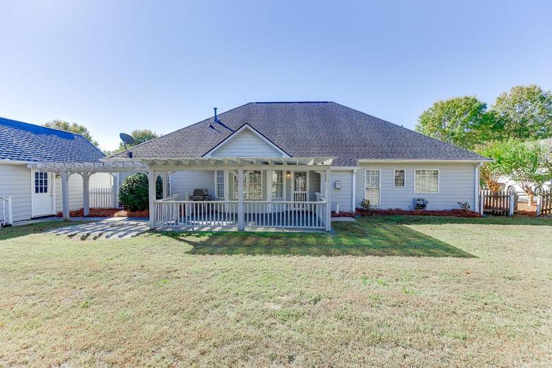 Image for property 905 Cruce Lake Drive, Hoschton, GA 30548