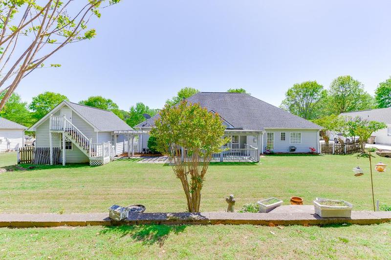 Image for property 905 Cruce Lake Drive, Hoschton, GA 30548