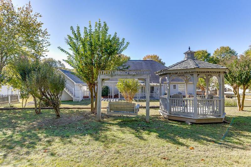 Image for property 905 Cruce Lake Drive, Hoschton, GA 30548
