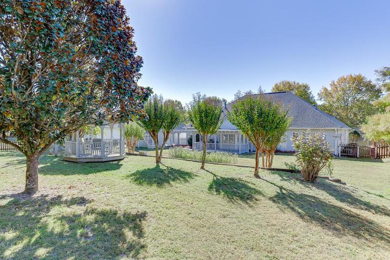 Image for property 905 Cruce Lake Drive, Hoschton, GA 30548