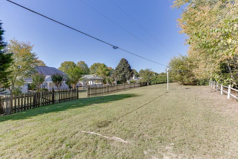 Image for property 905 Cruce Lake Drive, Hoschton, GA 30548