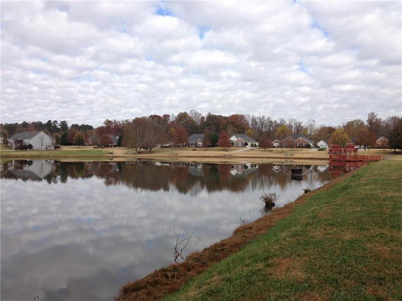 Image for property 905 Cruce Lake Drive, Hoschton, GA 30548