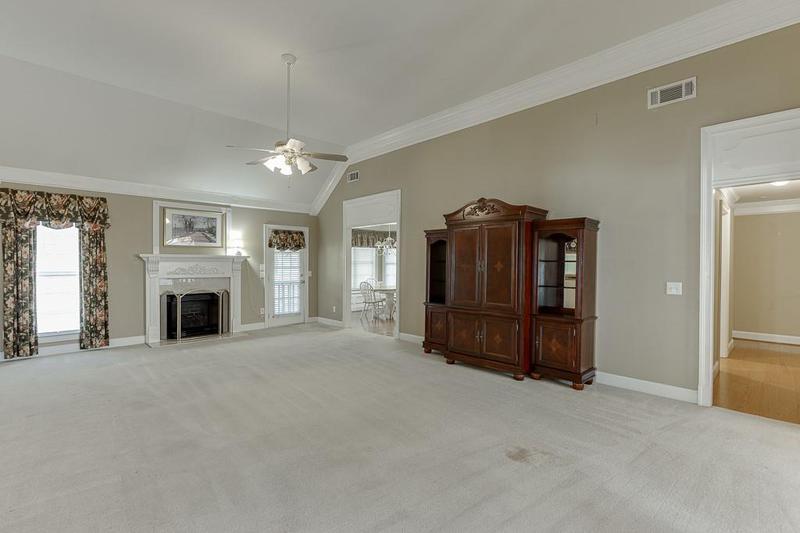 Image for property 905 Cruce Lake Drive, Hoschton, GA 30548