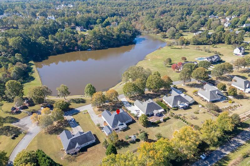Image for property 905 Cruce Lake Drive, Hoschton, GA 30548