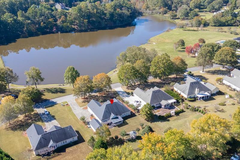 Image for property 905 Cruce Lake Drive, Hoschton, GA 30548