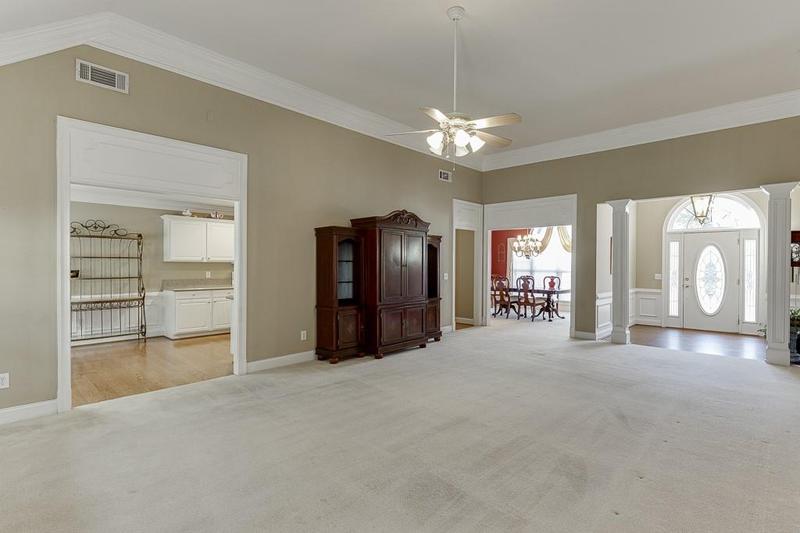 Image for property 905 Cruce Lake Drive, Hoschton, GA 30548
