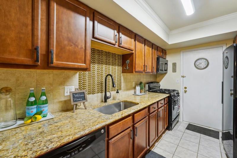 Image for property 6851 Roswell Road L-2, Sandy Springs, GA 30328