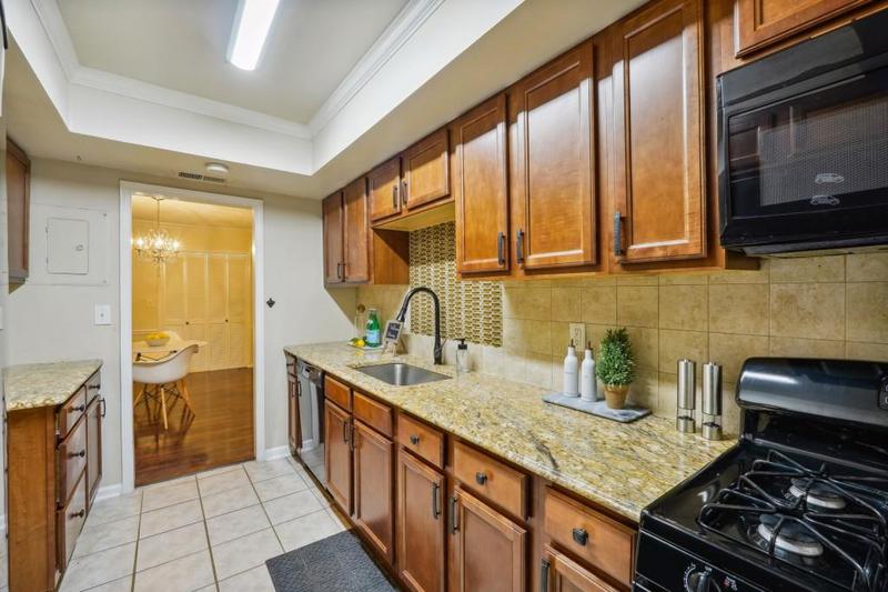 Image for property 6851 Roswell Road L-2, Sandy Springs, GA 30328