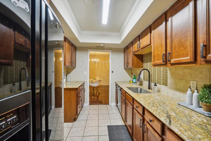 Image for property 6851 Roswell Road L-2, Sandy Springs, GA 30328