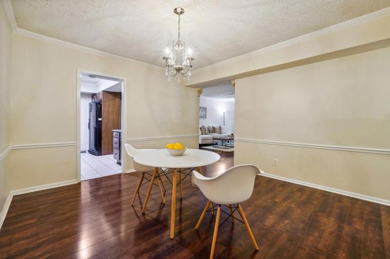 Image for property 6851 Roswell Road L-2, Sandy Springs, GA 30328