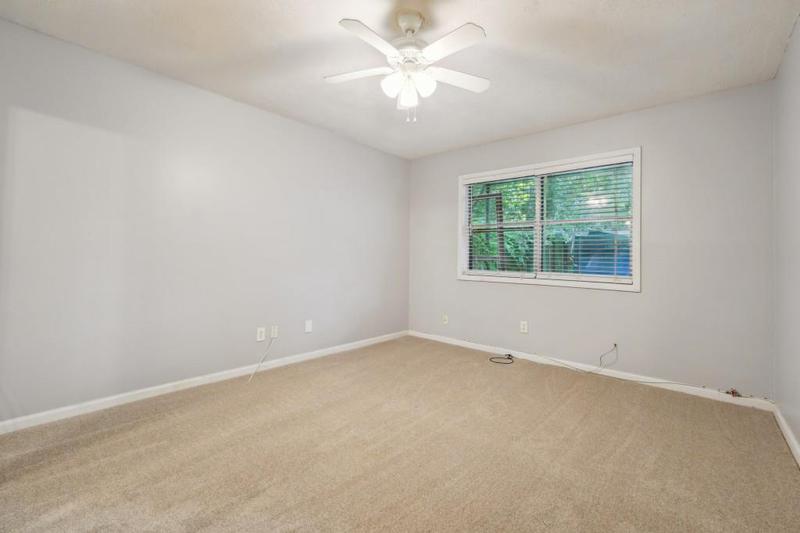 Image for property 6851 Roswell Road L-2, Sandy Springs, GA 30328