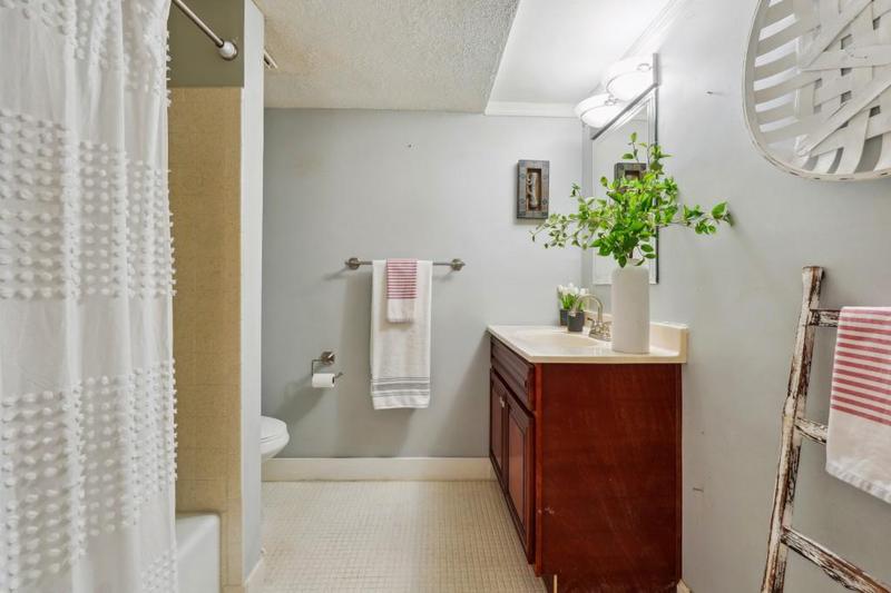 Image for property 6851 Roswell Road L-2, Sandy Springs, GA 30328