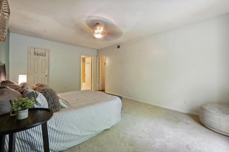 Image for property 6851 Roswell Road L-2, Sandy Springs, GA 30328