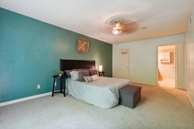 Image for property 6851 Roswell Road L-2, Sandy Springs, GA 30328