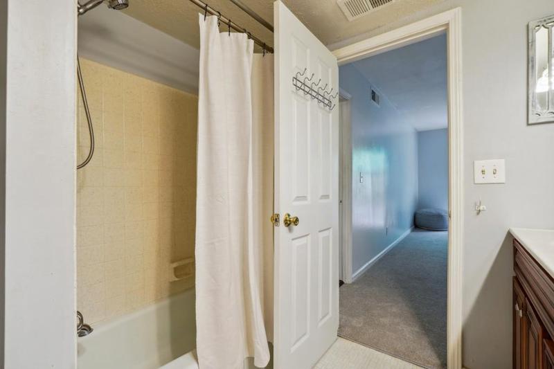 Image for property 6851 Roswell Road L-2, Sandy Springs, GA 30328