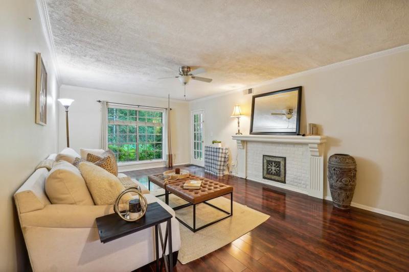 Image for property 6851 Roswell Road L-2, Sandy Springs, GA 30328