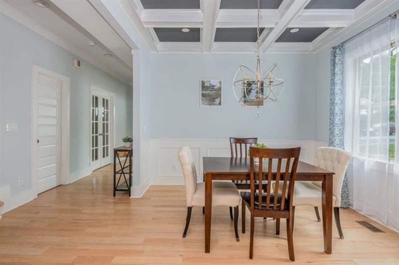 Image for property 176 Olympic Pl, Decatur, GA 30030
