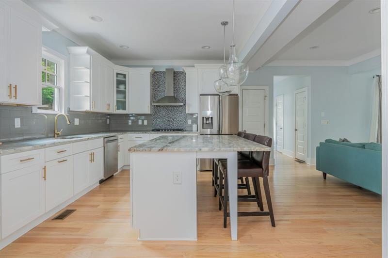 Image for property 176 Olympic Pl, Decatur, GA 30030