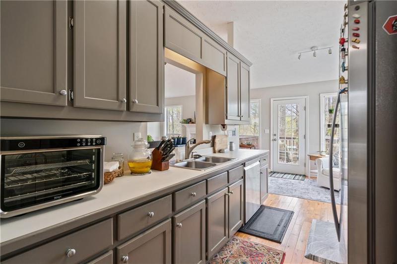 Image for property 5550 Chestnut Creek Lane, Flowery Branch, GA 30542