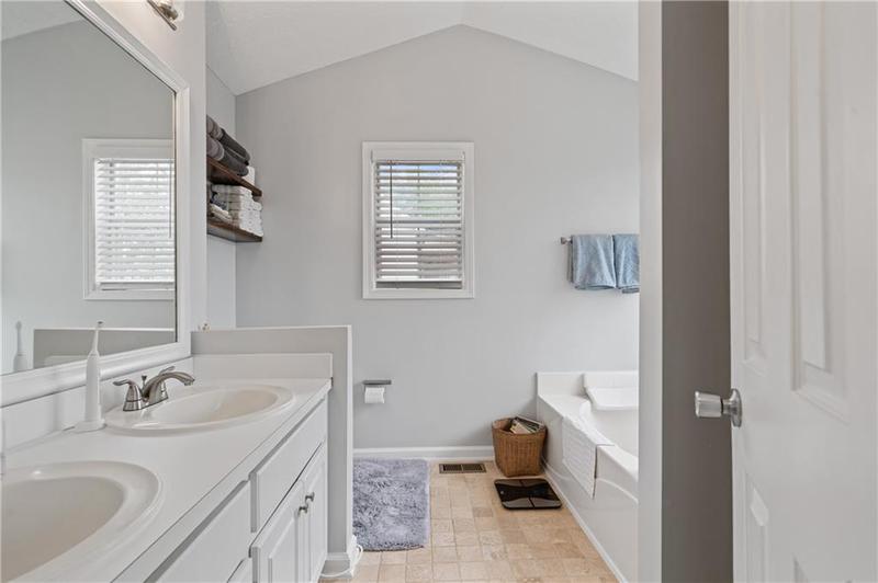 Image for property 5550 Chestnut Creek Lane, Flowery Branch, GA 30542
