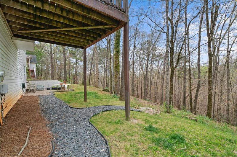 Image for property 5550 Chestnut Creek Lane, Flowery Branch, GA 30542
