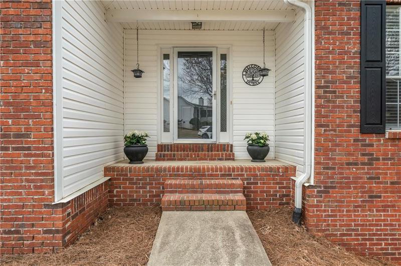Image for property 5550 Chestnut Creek Lane, Flowery Branch, GA 30542