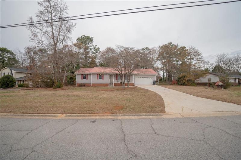 Image for property 70 HONEYSUCKLE Lane, Carrollton, GA 30116