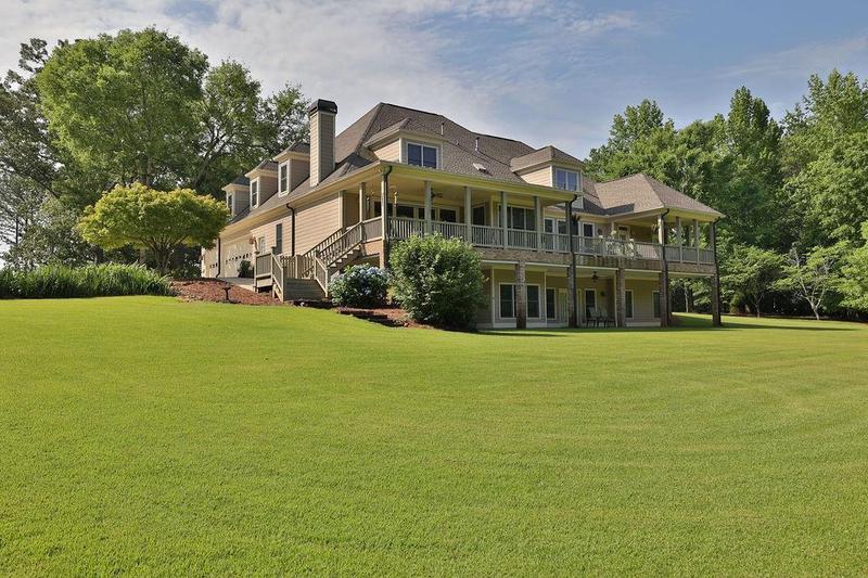 Image for property 594 Peachtree Road, Hoschton, GA 30548