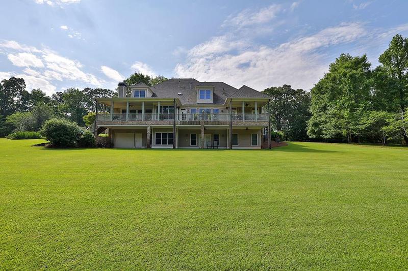Image for property 594 Peachtree Road, Hoschton, GA 30548