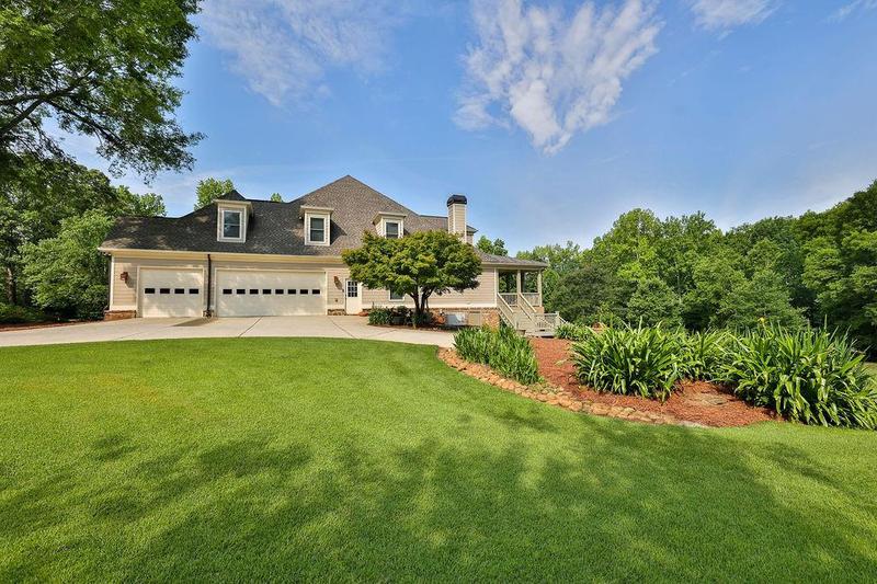 Image for property 594 Peachtree Road, Hoschton, GA 30548