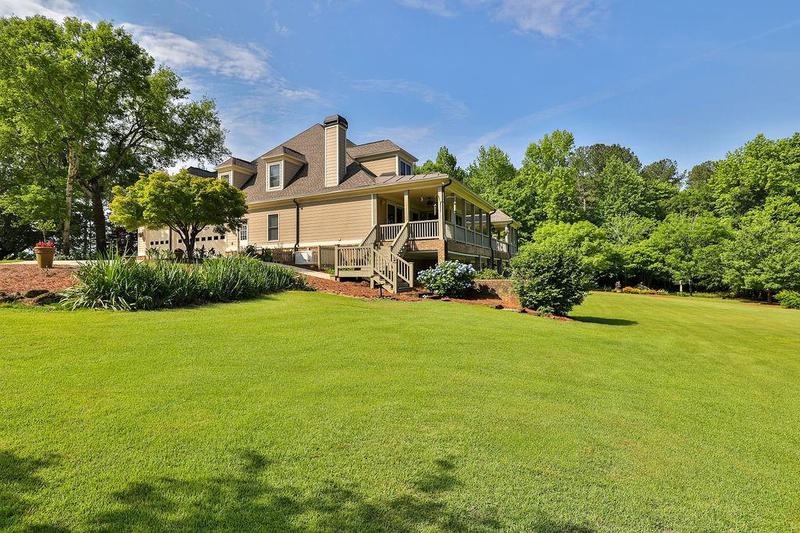 Image for property 594 Peachtree Road, Hoschton, GA 30548