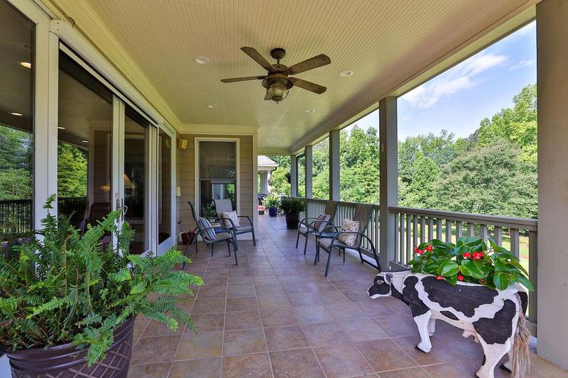 Image for property 594 Peachtree Road, Hoschton, GA 30548