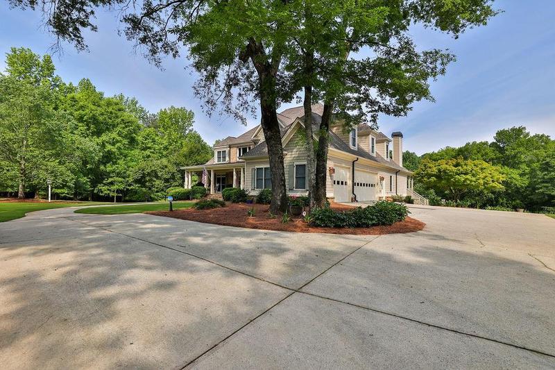 Image for property 594 Peachtree Road, Hoschton, GA 30548