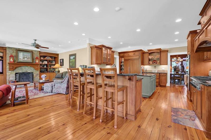 Image for property 594 Peachtree Road, Hoschton, GA 30548