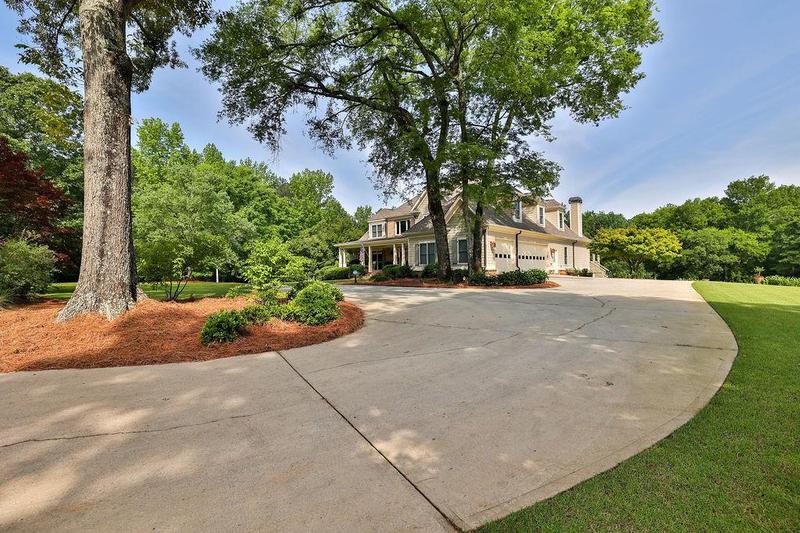 Image for property 594 Peachtree Road, Hoschton, GA 30548