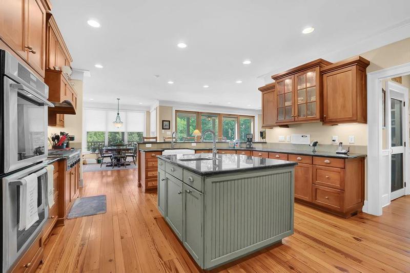 Image for property 594 Peachtree Road, Hoschton, GA 30548