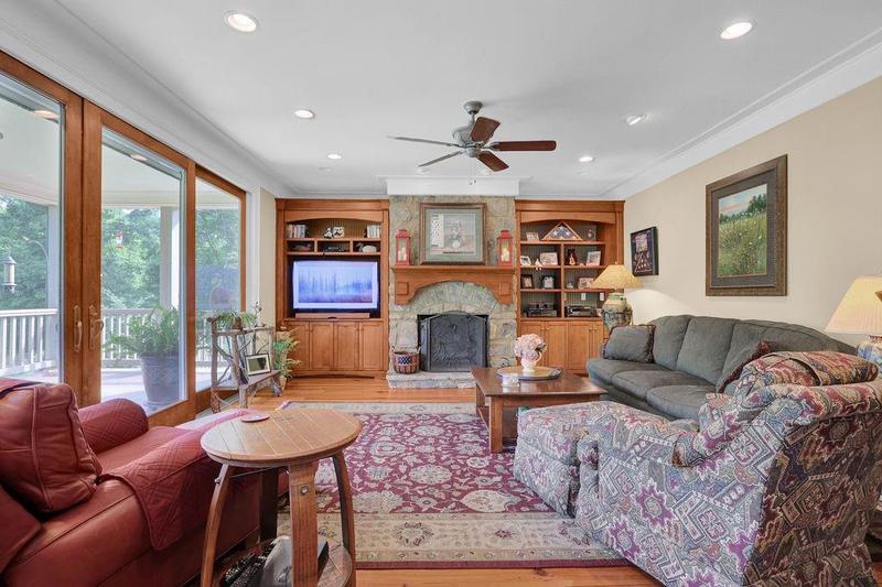 Image for property 594 Peachtree Road, Hoschton, GA 30548