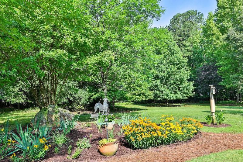 Image for property 594 Peachtree Road, Hoschton, GA 30548