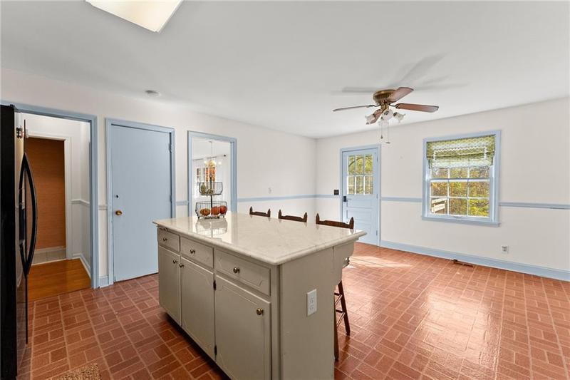 Image for property 617 Mountain View Circle, Gainesville, GA 30501