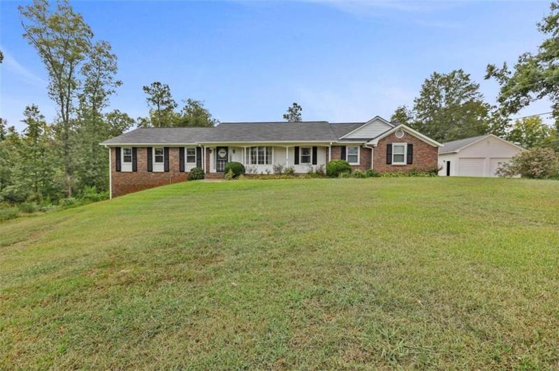 Image for property 24 Briar Ridge Road, Newnan, GA 30263