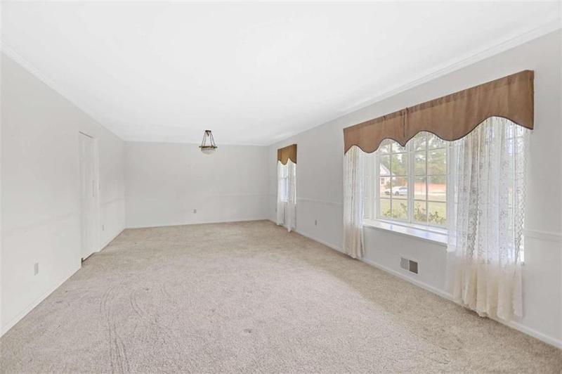 Image for property 24 Briar Ridge Road, Newnan, GA 30263