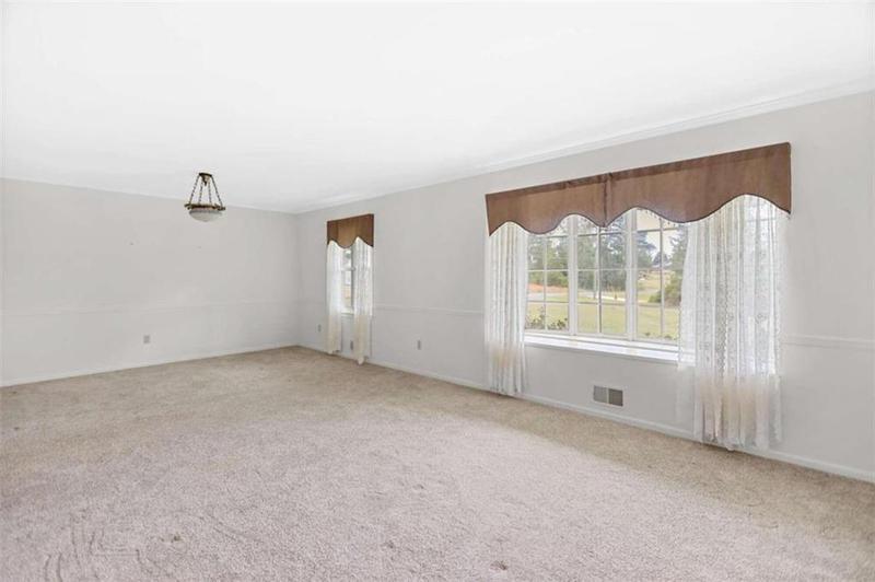 Image for property 24 Briar Ridge Road, Newnan, GA 30263
