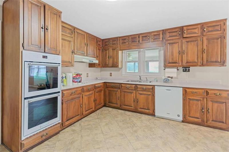 Image for property 24 Briar Ridge Road, Newnan, GA 30263