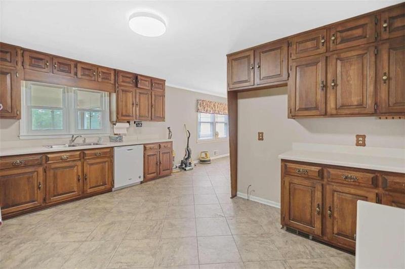 Image for property 24 Briar Ridge Road, Newnan, GA 30263