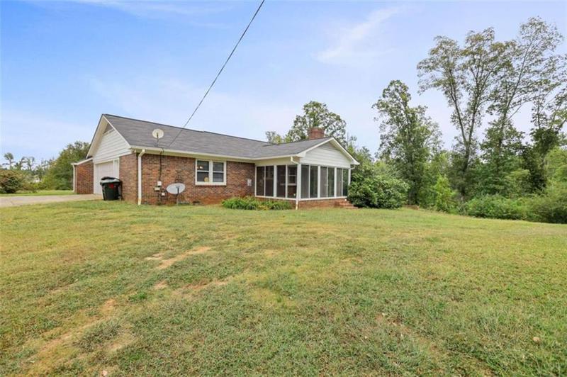 Image for property 24 Briar Ridge Road, Newnan, GA 30263