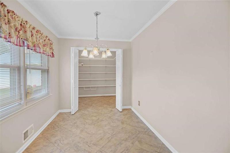 Image for property 24 Briar Ridge Road, Newnan, GA 30263