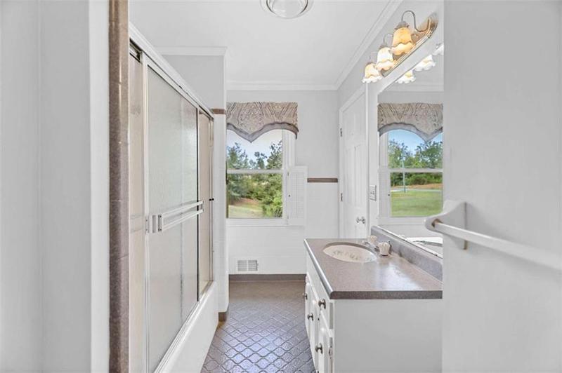 Image for property 24 Briar Ridge Road, Newnan, GA 30263