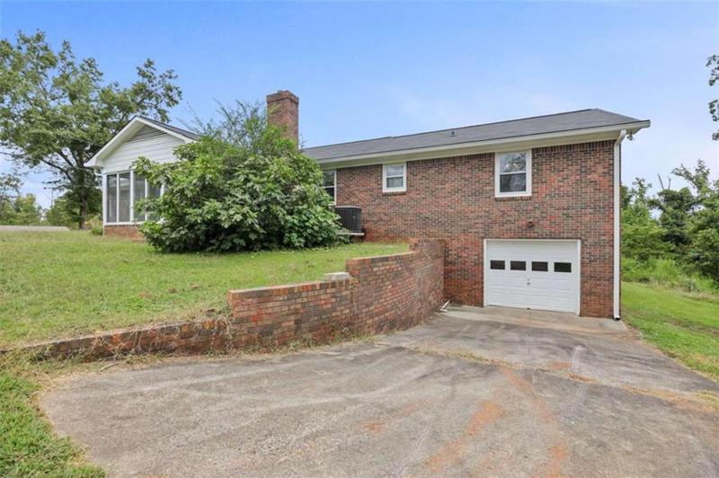 Image for property 24 Briar Ridge Road, Newnan, GA 30263