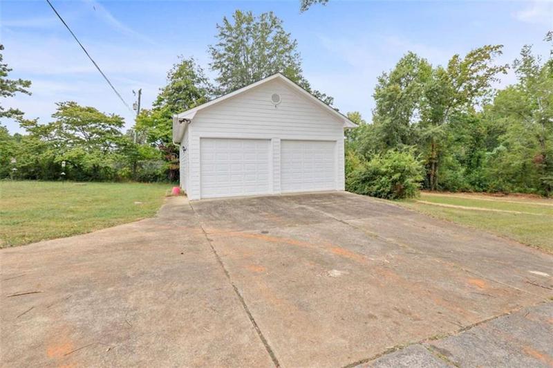 Image for property 24 Briar Ridge Road, Newnan, GA 30263