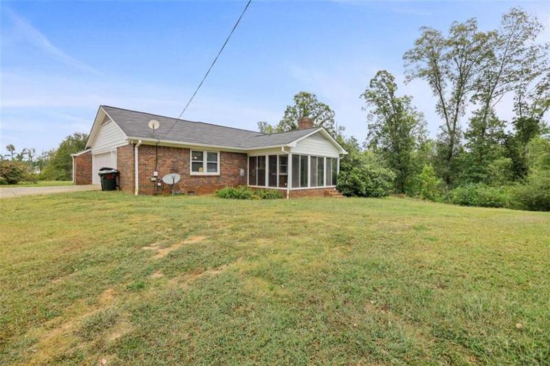 Image for property 24 Briar Ridge Road, Newnan, GA 30263